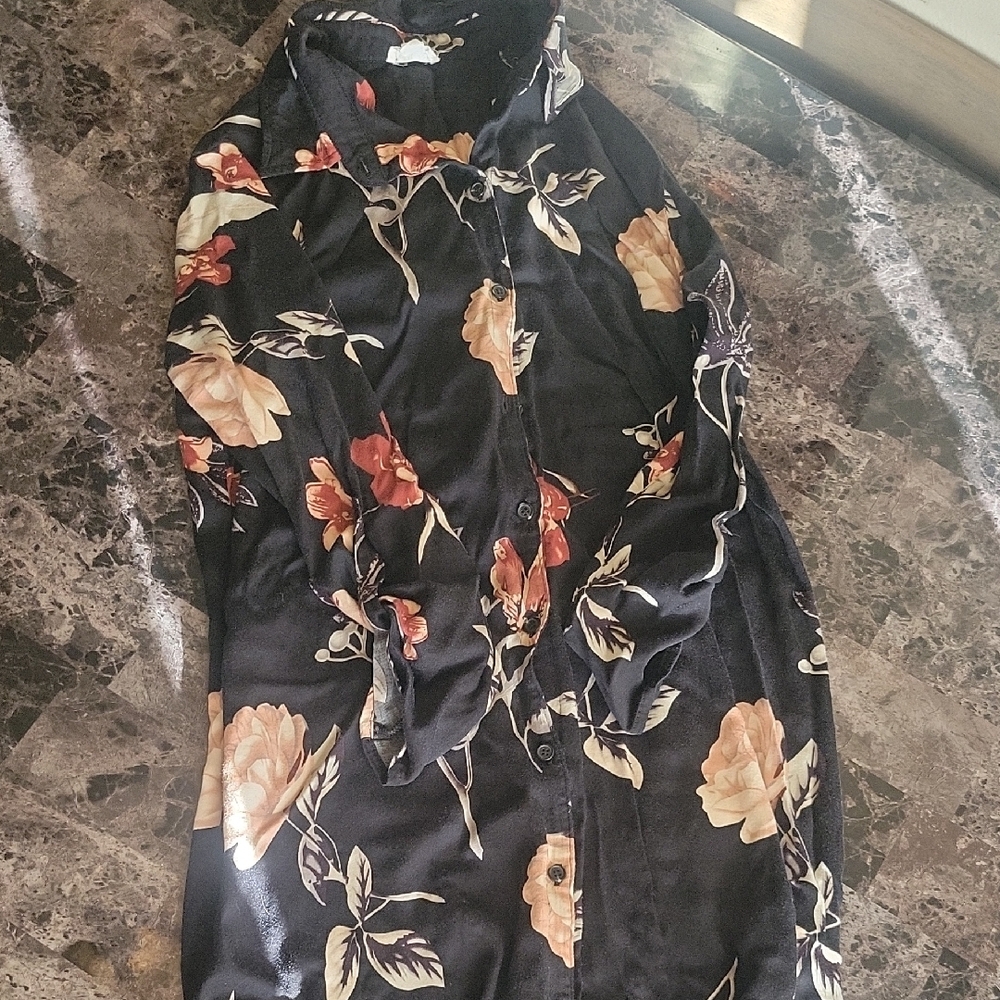 Chic Floral Long-Sleeve Blouse